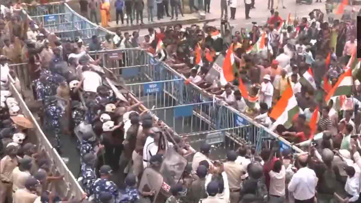 Siliguri: উত্তরকন্যার উদ্দেশ্যে আদিবাসী প্রতিবাদ মিছিলে পুলিশের জলকামান-টিয়ার গ্যাস